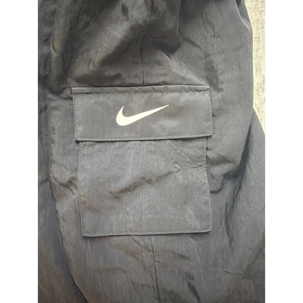 Nike Womens Sportswear Essential High Rise Cargo‎ Shorts Black DM6247-010 XS